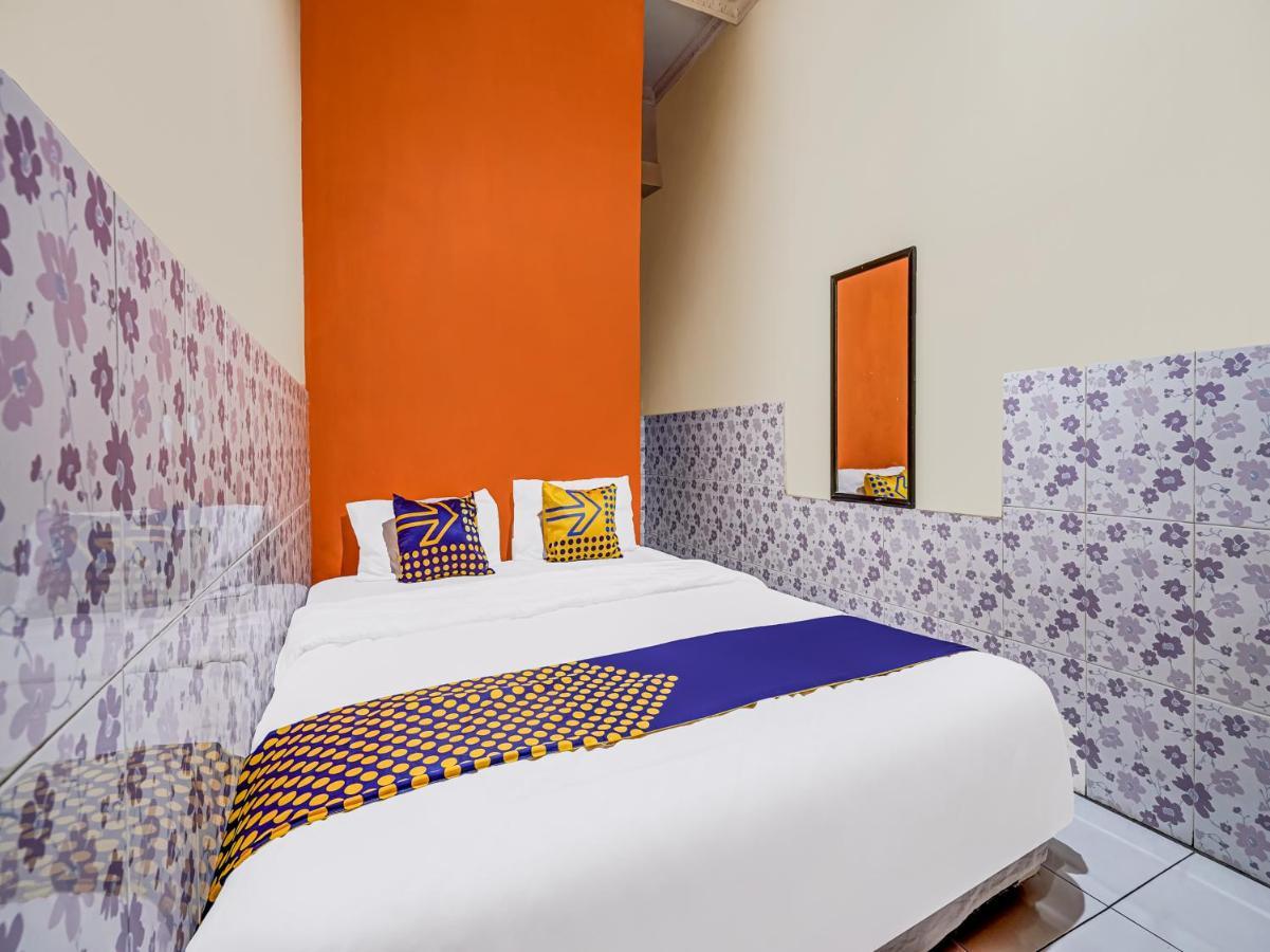 Hotel Spot On 91186 Losmen Yanti Bandung Exterior foto
